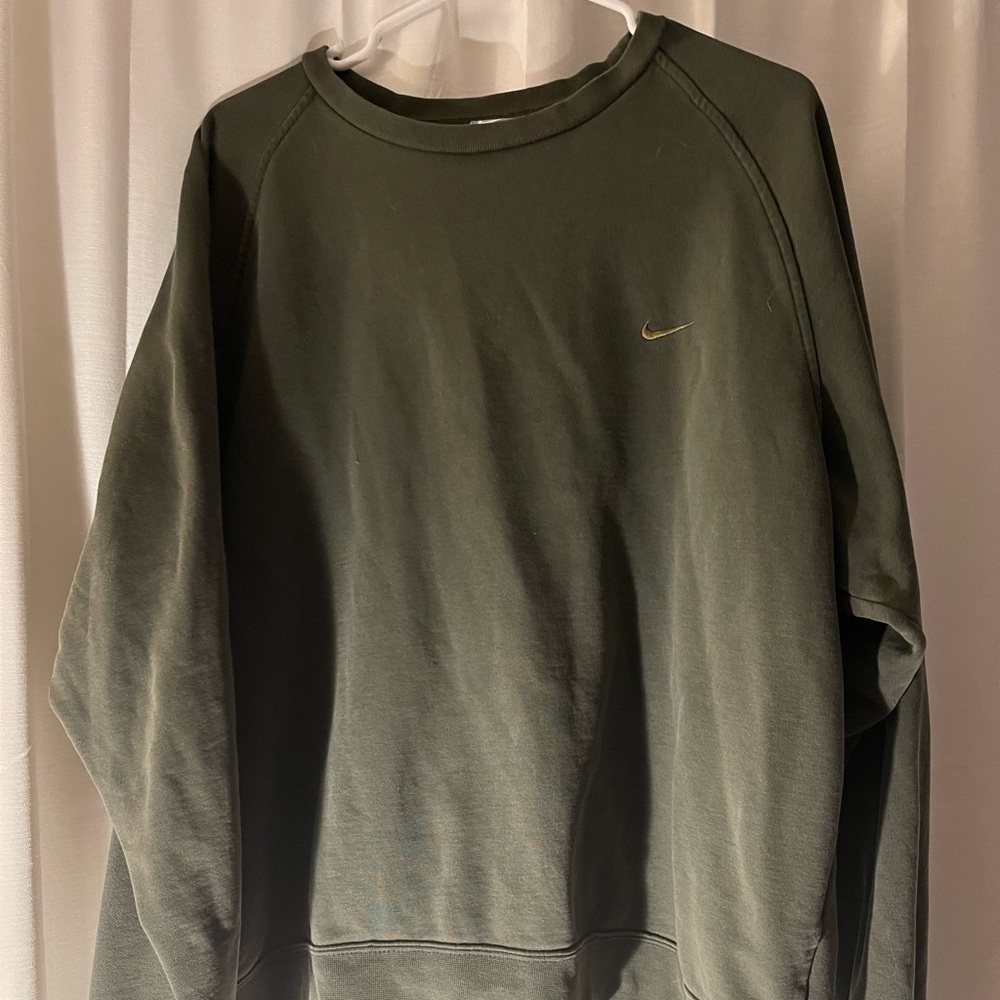 green nike crew neck